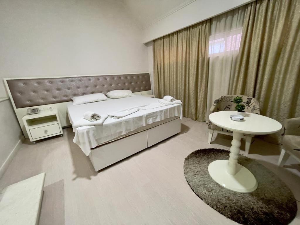 Select City Center Hotel ติรานา ภายนอก รูปภาพ